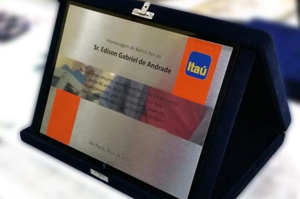 Placa de Homenagem - foto 1