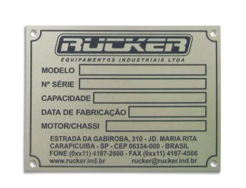 Placa de identificação em alumínio: leveza e ótimo custo-benefício