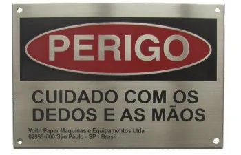 Placa de identificação em inox: durabilidade e acabamento nobre